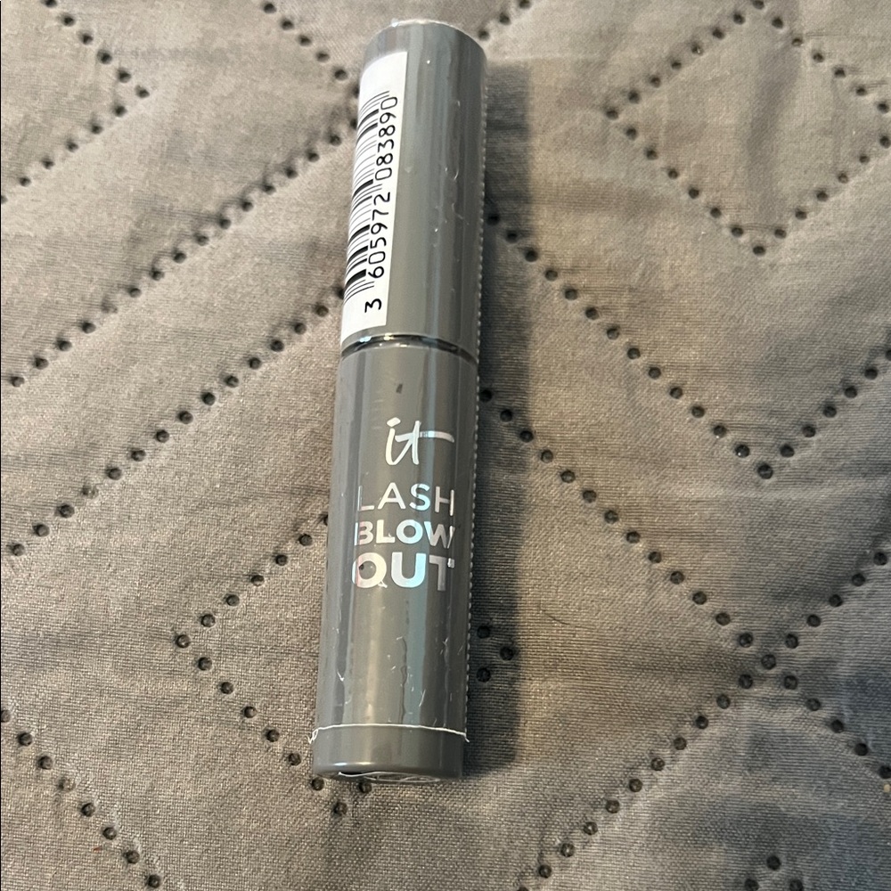 IT Cosmetics Lash Blowout in Gray Tube